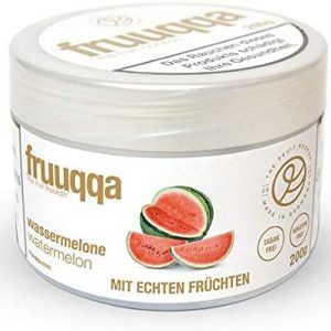 Fruuqqa Nikotinfrei 200gr Wassermelone ist eine innovative Alternative zum herkömmlichen Shishatabak, die auf echten Früchten basiert.
